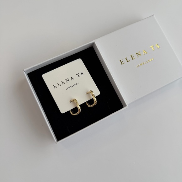 530 Gold Hoop Earrings - Picture 3 of 4